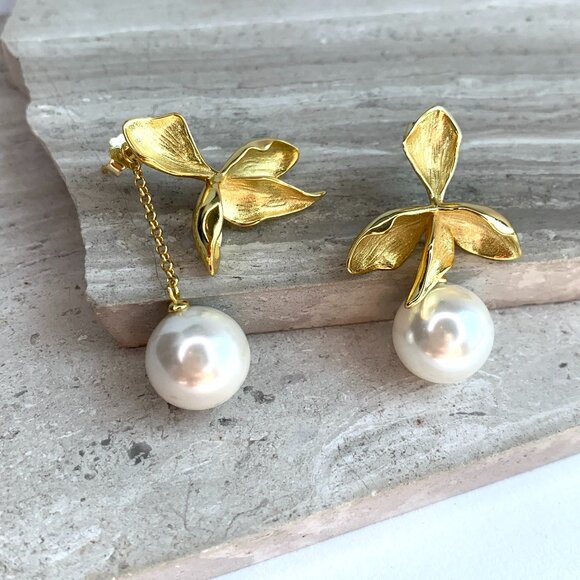 NEW ~ Anthropologie Shashi "Fiorina" Pearl Flower Earrings - Picture 5 of 13